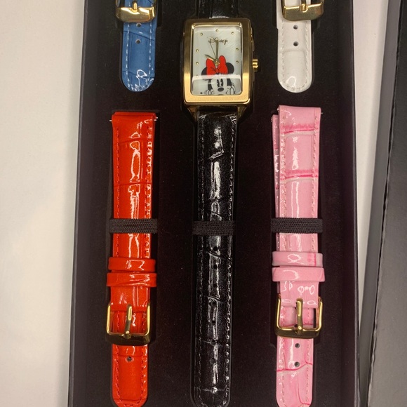 Minnie Mouse Watch w/ 5 Interchangeable Bands - Picture 4 of 10
